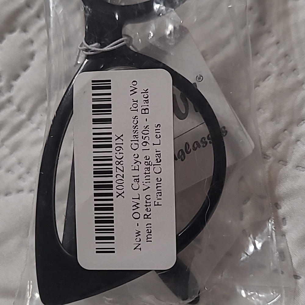 NWT- Retro Cat eyeglasses. Clear lenses. BLACK frame. 🖤 - Picture 5 of 5